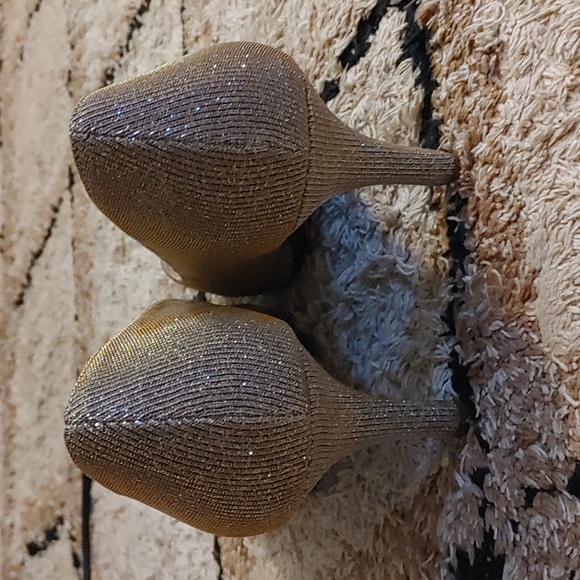 Kelly & Kate 3" Silver and Gold Heels - Picture 3 of 9